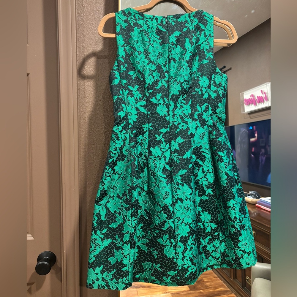 Alexia Admor Black and Green Floral Lace Mini Dress - Picture 5 of 9